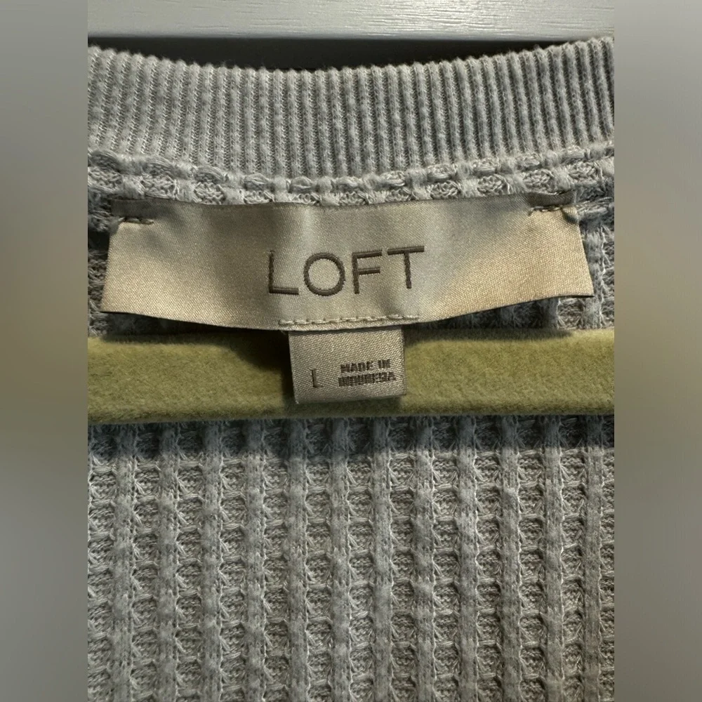 Women’s LOFT Sweater size Large - Picture 3 of 3